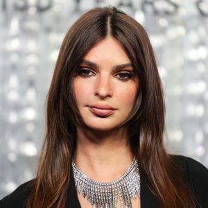 Emily Ratajkowski deutet auf Liebe zu Romain Gavras hin