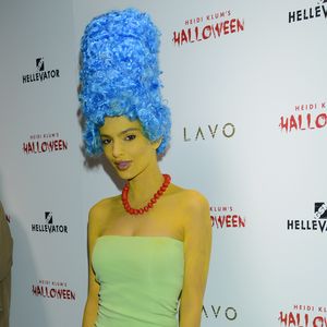 Für einen guten Zweck: Emily Ratajkowski posiert nackt!