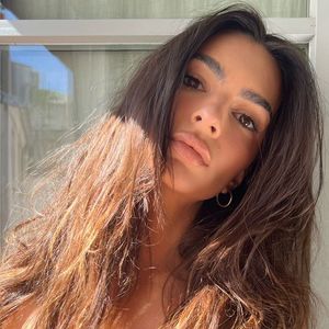 Schon wieder! Emily Ratajkowski zeigt sich komplett nackt