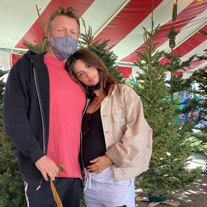 Emily Ratajkowski überrascht mit neuer Babybauch-Aufnahme