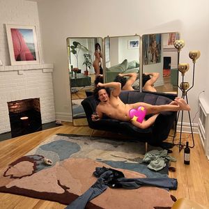 Nacktpics: Eric André zeigt seine Liebe zu Emily Ratajkowski