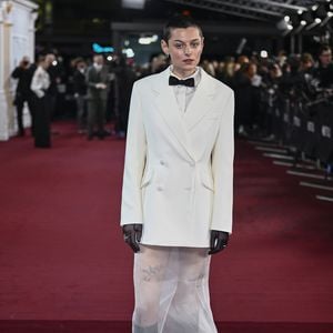Emma Corrin, Abschlussfeier von "The Crown", Dezember 2023