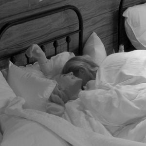 "Unterhose weg": Tim und Emma provozieren Promihof-Stars