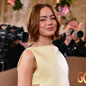 Emma Stones Gesicht bei Golden Globes sorgt für OP-Gerüchte