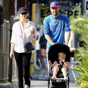 Total selten: Emma Stone mit Ehemann und Tochter gesichtet!