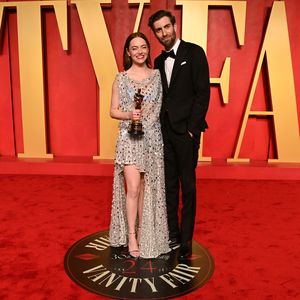 Emma Stone strahlt mit Ehemann und Oscar auf der Afterparty!