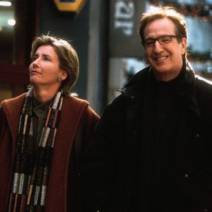 Emma Thompson dekoriert Alan Rickmans Zimmer vor seinem Tod