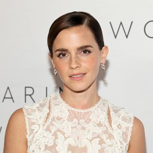 Schauspielerin Emma Watson rockt Pixie-Cut bei Prada-Event