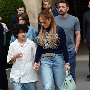 Hand in Hand: Jennifer Lopez mit Tochter in Paris unterwegs