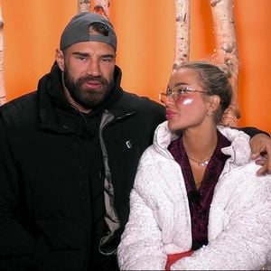 Deal aufgehoben: Aleks küsst Emmy bei "#CoupleChallenge"