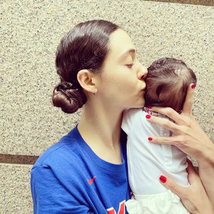 Zwei Monate nach Geburt: Emmy Rossum zeigt erstmals ihr Baby