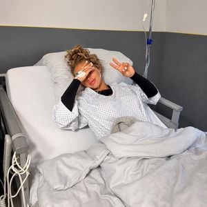 "Wieder getan": Das steckt hinter Emmy Russ' Klinik-Selfie