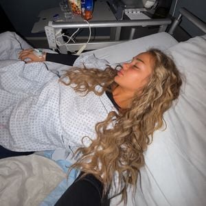 Emmy Russ postet kryptischen Beitrag aus dem Krankenhaus