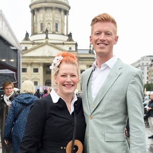 Enie van de Meiklokjes genießt Date-Night mit ihrem Mann