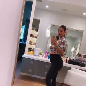 Schwangere Freundin von Kevin Hart zeigt nackten Babybauch