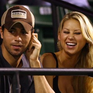 Enrique Iglesias küsst Fans: Seine Frau kümmert es nicht!