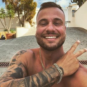 Schon alles aus? Eric Sindermann löscht alle Bilder mit Josi