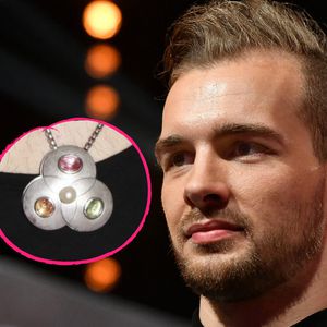 Bei "Dancing on Ice": Das steckt hinter Eric Stehfests Kette
