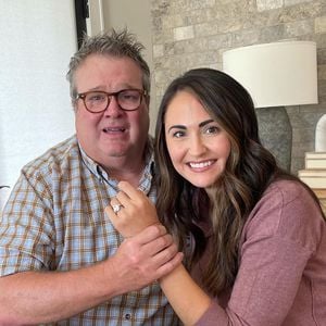 Süße Fotos: "Modern Family"-Star Eric Stonestreet verlobt!