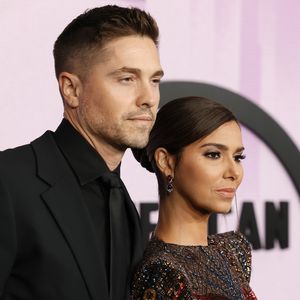 Selten: Eric Winter strahlt mit seiner Frau bei einem Event