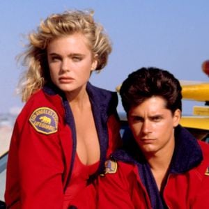 Farbenfroh: So sieht "Baywatch"-Star Erika Eleniak heute aus