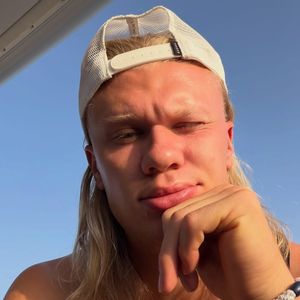 WM-Star Erling Haaland golft oberkörperfrei auf Luxusjacht