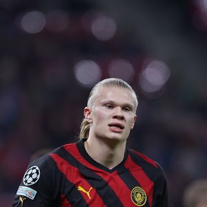 Flitzer verfolgt Kicker Erling Haaland bis in Spielertunnel