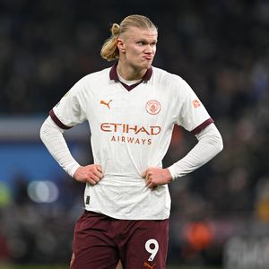 Wie bitte? Erling Haaland von Fußball-Maskottchen angezeigt