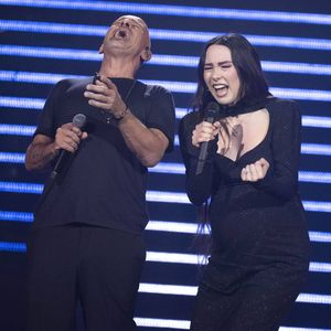 Schwangere Aurora Ramazzotti performt mit ihren Eltern!
