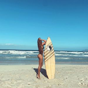 Knackpo! Bohlen-Ex Estefania zeigt ihren Mega-Body am Strand