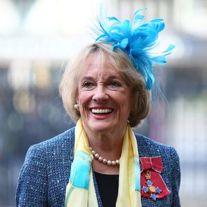 Dame Esther Rantzen feiert wegen Krankheit Weihnachten vor
