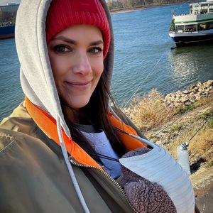 Eingepackt: Esther Sedlaczek teilt erstes Foto ihres Babys