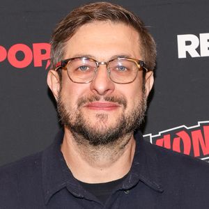Eugene Mirman gibt nach schwerem Unfall Gesundheitsupdate