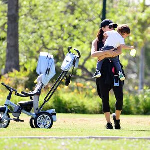 Süß: Hier tollt Eva Longoria mit ihrem Sohn Santiago im Park