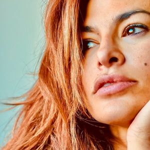 Krasses Umstyling: Eva Mendes begeistert mit roten Haaren