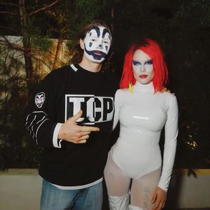 Mit Halloween-Look: Liebes-Outing bei Evan Peters und Halsey