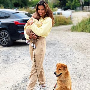 Wie süß! Eva Benetatou im Partnerlook mit ihrem Baby George