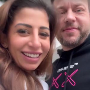 Eva Benetatou ist nicht wegen des Geldes mit Dennis zusammen