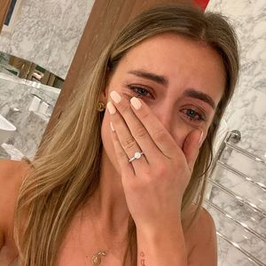 Ganz verheult: Fußballer Davie Selke macht Evelyn Antrag