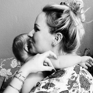 Baby etwa schon da? Evelyn Weigert verwirrt ihre Follower