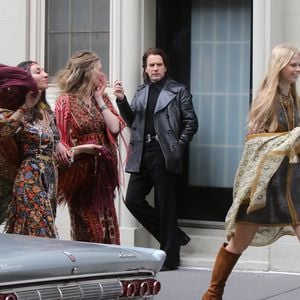 Warum starrt Ewan McGregor Fashion-Week-Models hinterher?