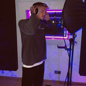 Im Studio: Geht "Love Island"-Paco jetzt unter die Rapper?