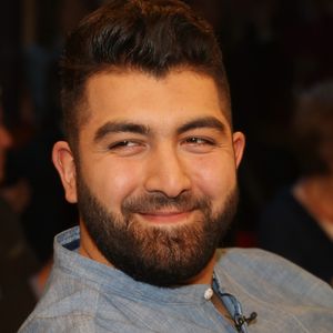Fies? Faisal spaßt bei "Masked Singer" über zitternde Merkel