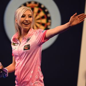 Premiere! Frau gewinnt bei Darts-WM der Männer ein Spiel