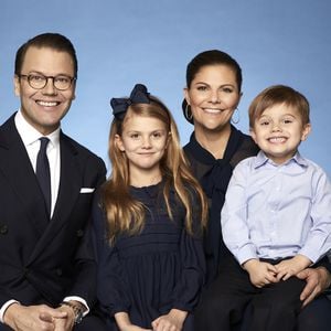 Oscar kann ja lachen! Neues Familienbild der Schweden-Royals