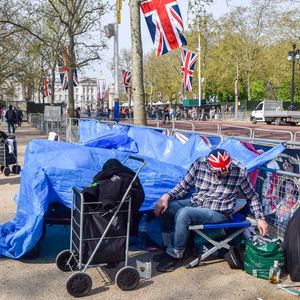 Tage vor König Charles' Krönung: Fans campen in London!
