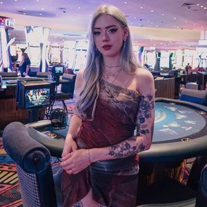 So viel Arbeit steckt in Streamerin Farbenfuchs' Cosplays