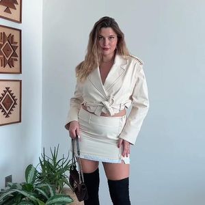 So stylish kleidet sich Neu-Mama Fata Hasanović nach Geburt!