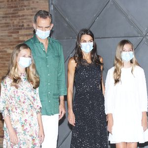 König Felipe und Letizia sind mit Töchtern auf Spanientour