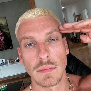 Top oder Flop? Felix Lobrecht färbt seine Haare knallblond!